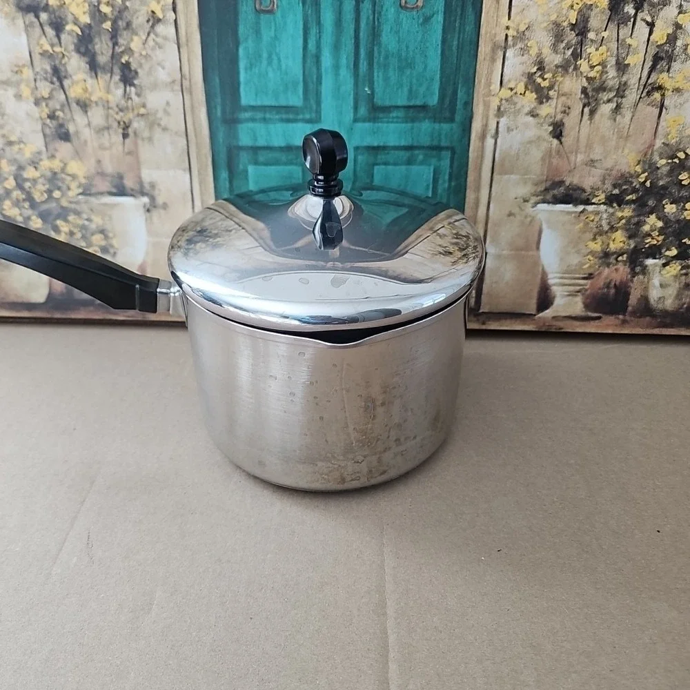 Farberware 10/18 Stainless Steel 3Qt Sauce Pan with Lid